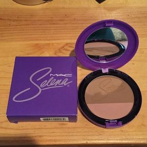 SOLD**Mac Selena Techno Cumbia Powder blush